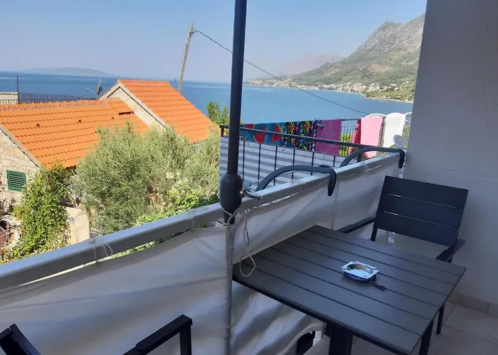15642b * Gradac (Split-Dalmatia)